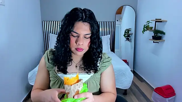 Snapshot of Little_Alli chatting on 4, 3, 2026 Little Alli online show from 4, 3, 2026