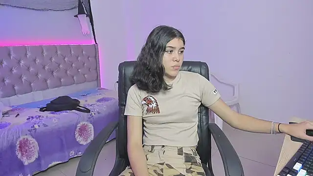 Snapshot of beiby_glow chatting on 4, 11, 2025 beiby glow online show from 4, 11, 2025