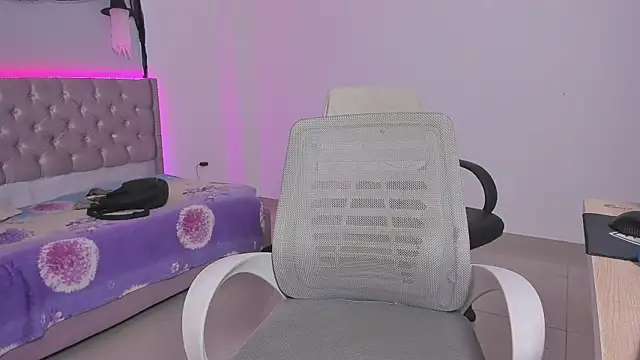 Snapshot of beiby_glow chatting on 2, 11, 2025 beiby glow online show from 2, 11, 2025