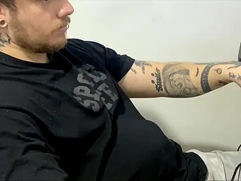 Snapshot of Skol_100802 chatting on 17, 2, 2026 Skol 100802 online show from 17, 2, 2026