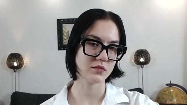 Marie Fitch online show from 28, 11, 2025