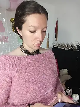 Lucy colee online show from 7, 4, 2026