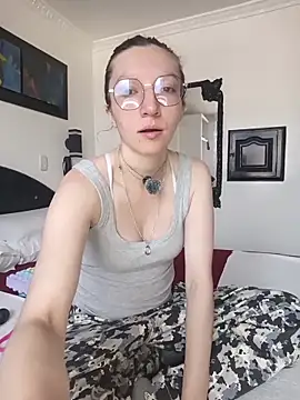 Snapshot of Lucy_colee chatting on 5, 12, 2025 Lucy colee online show from 5, 12, 2025