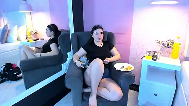 Snapshot of RousseWalker chatting on 23, 11, 2025 RousseWalker online show from 23, 11, 2025