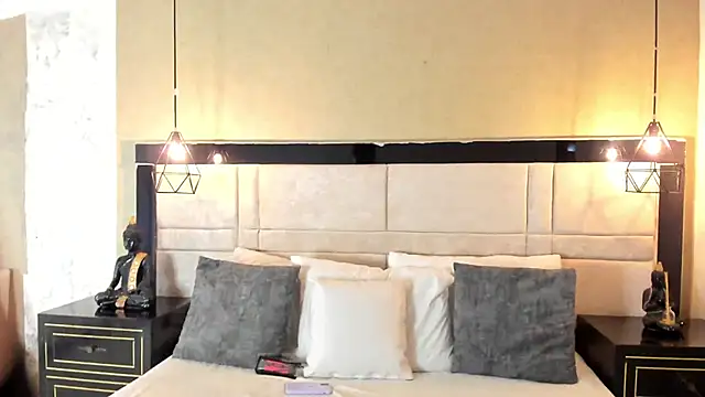 Snapshot of RousseWalker chatting on 13, 11, 2025 RousseWalker online show from 13, 11, 2025