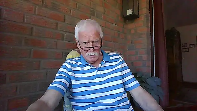 Snapshot of super-snoopy chatting on 25, 5, 2026 super-snoopy online show from 25, 5, 2026