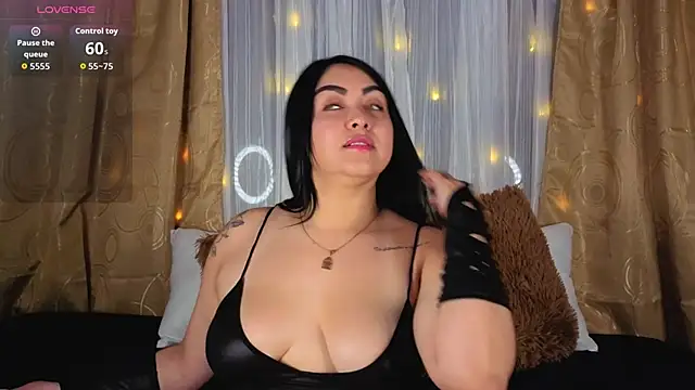 Victoria Jonhss online show from 5, 11, 2025