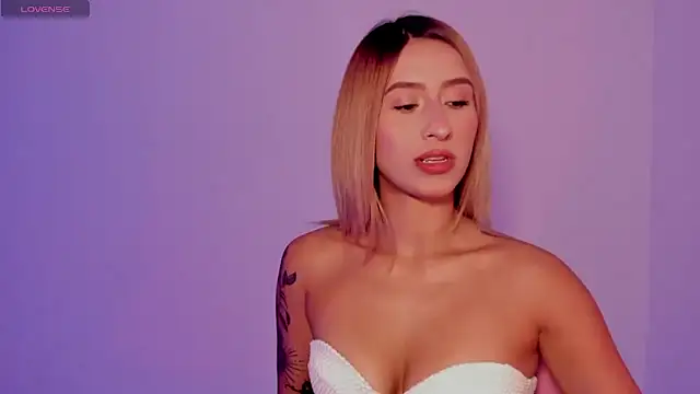 Snapshot of Ashleyroys_111 chatting on 8, 11, 2025 Ashleyroys 111 online show from 8, 11, 2025