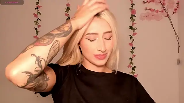 Ashleyroys 111 online show from 13, 3, 2026