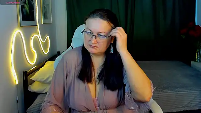 hottyannaa online show from 3, 3, 2026