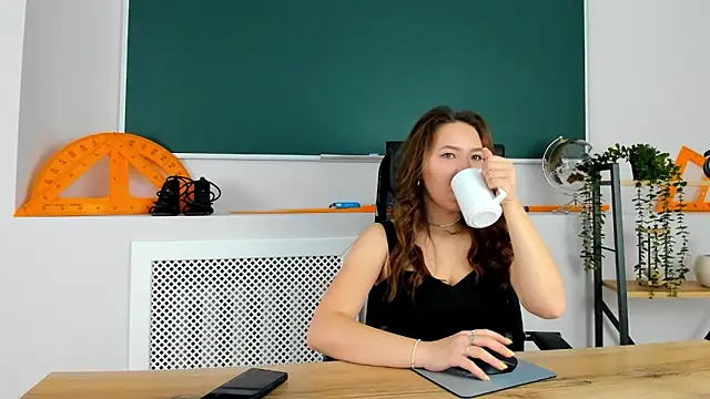 AnnaJonson online show from 2, 11, 2025