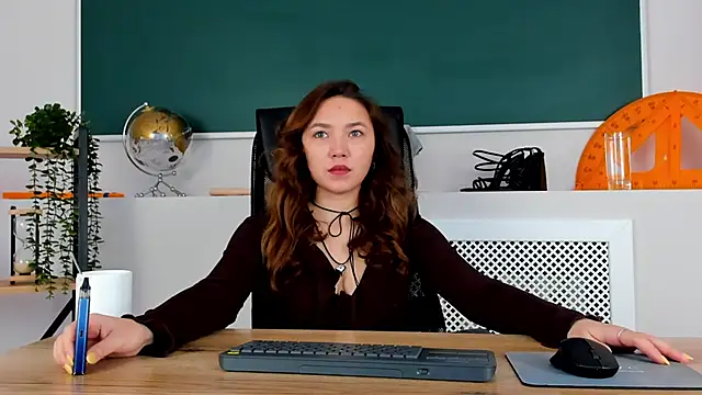 AnnaJonson online show from 7, 11, 2025