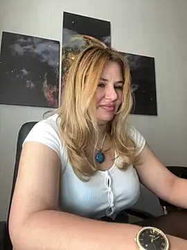 Snapshot of Passion-Blondy chatting on 17, 6, 2026 Passion-Blondy online show from 17, 6, 2026