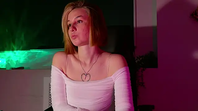 ClaireMathis online show from 10, 7, 2026