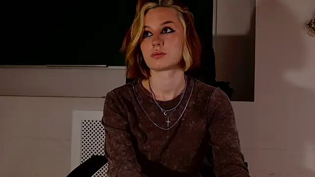 ClaireMathis online show from 27, 6, 2026