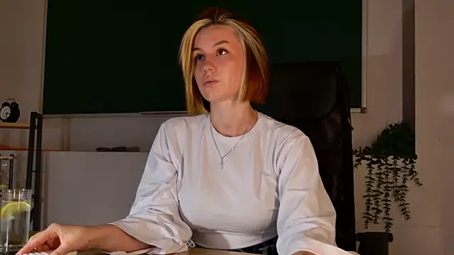 ClaireMathis online show from 6, 7, 2026