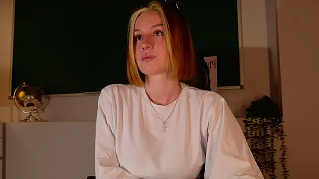 ClaireMathis online show from 25, 7, 2026
