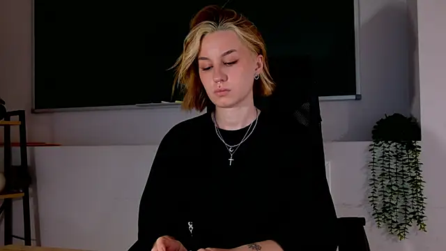 ClaireMathis online show from 22, 6, 2026