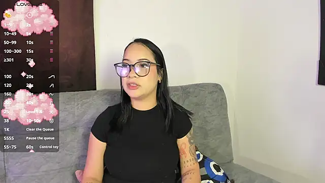 Kari Ruiz  online show from 17, 4, 2026