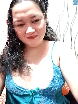 Snapshot of sweetannie13 chatting on 24, 11, 2025 sweetannie13 online show from 24, 11, 2025