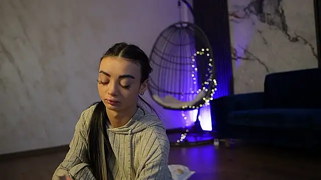 RachelRavee online show from 22, 3, 2026