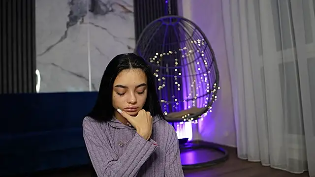 RachelRavee online show from 5, 12, 2025