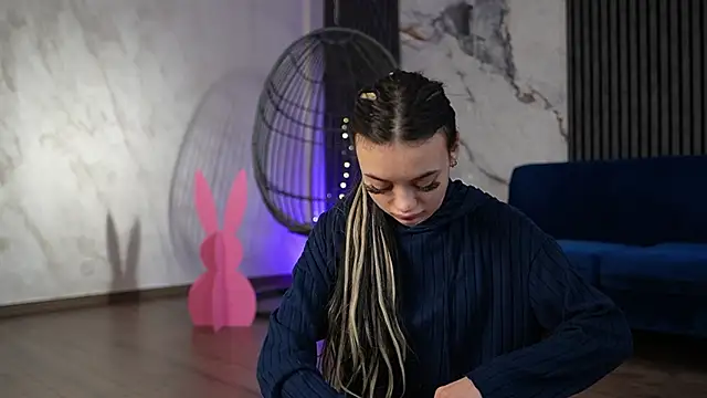 RachelRavee online show from 8, 4, 2026