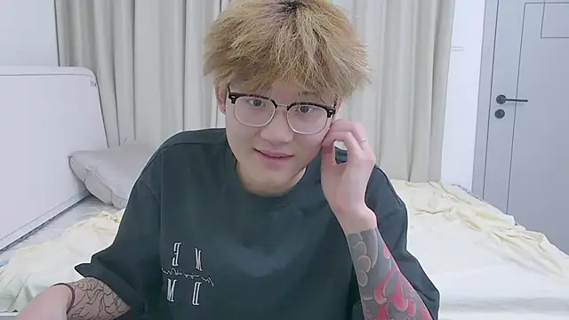 Snapshot of KK-cuteboy chatting on 4, 4, 2026 KK-cuteboy online show from 4, 4, 2026