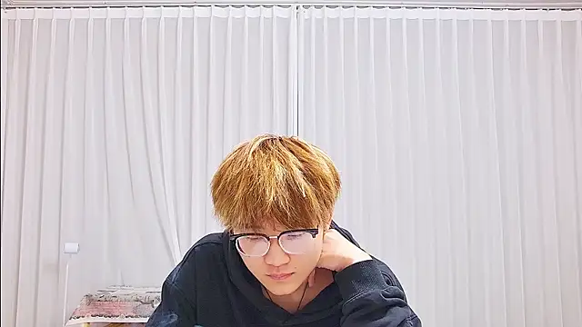 Snapshot of KK-cuteboy chatting on 2, 4, 2026 KK-cuteboy online show from 2, 4, 2026
