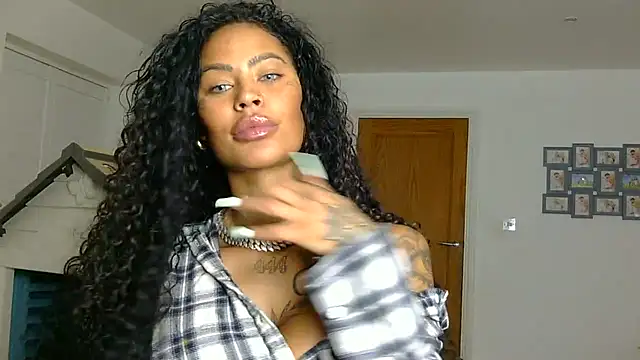 Little Minx Chanel online show from 15, 11, 2025