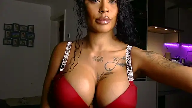 Little Minx Chanel online show from 24, 11, 2025