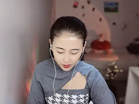 Queena  online show from 19, 12, 2025