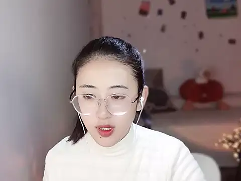 Queena  online show from 17, 12, 2025