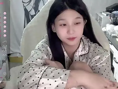 QiQi-779 online show from 10, 10, 2025