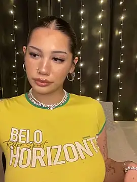 LoraShines online show from 22, 5, 2026