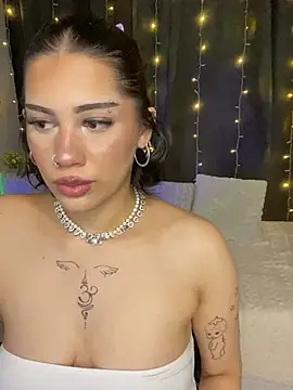LoraShines online show from 2, 6, 2026