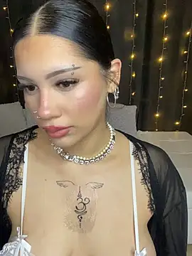 LoraShines online show from 21, 5, 2026
