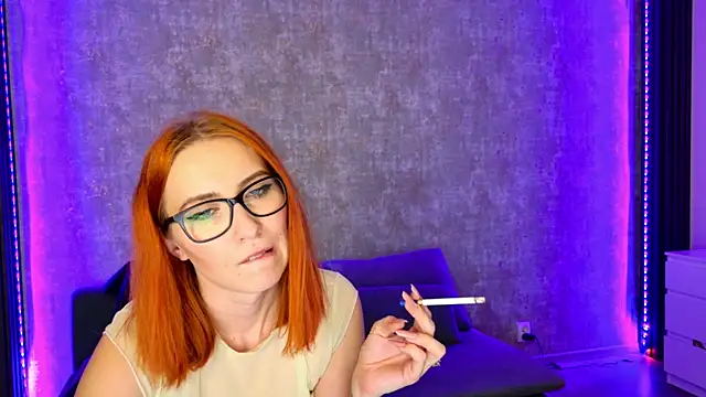 scarleteyes  online show from 9, 11, 2025