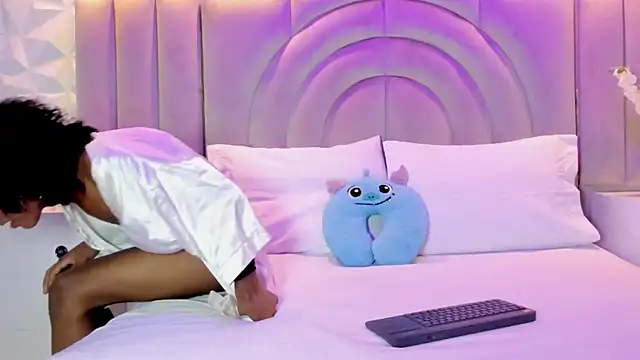 rebeca brown  online show from 16, 12, 2025