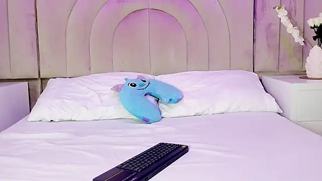 rebeca brown  online show from 19, 12, 2025