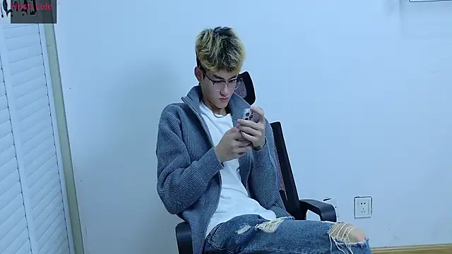 sexyboy-lele online show from 15, 10, 2025