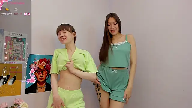 Snapshot of PearlMystic chatting on 24, 10, 2025 PearlMystic online show from 24, 10, 2025