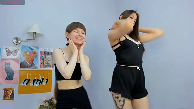 Snapshot of PearlMystic chatting on 7, 11, 2025 PearlMystic online show from 7, 11, 2025