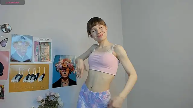 Snapshot of PearlMystic chatting on 18, 11, 2025 PearlMystic online show from 18, 11, 2025