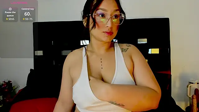 Snapshot of SussySunny_ chatting on 20, 10, 2025 SussySunny online show from 20, 10, 2025