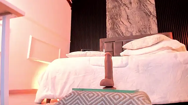 Miahsens online show from 6, 11, 2025