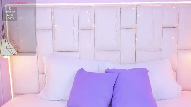 EmmaHolter online show from 8, 11, 2025