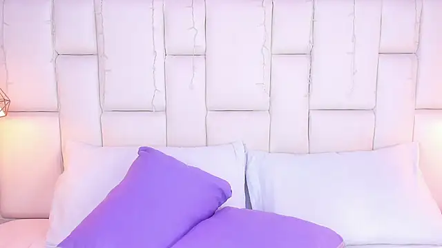 EmmaHolter online show from 5, 11, 2025