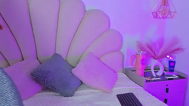 Alyss Sweet online show from 7, 11, 2025