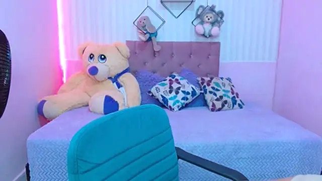 Snapshot of zara_cute chatting on 1, 12, 2025 zara cute online show from 1, 12, 2025